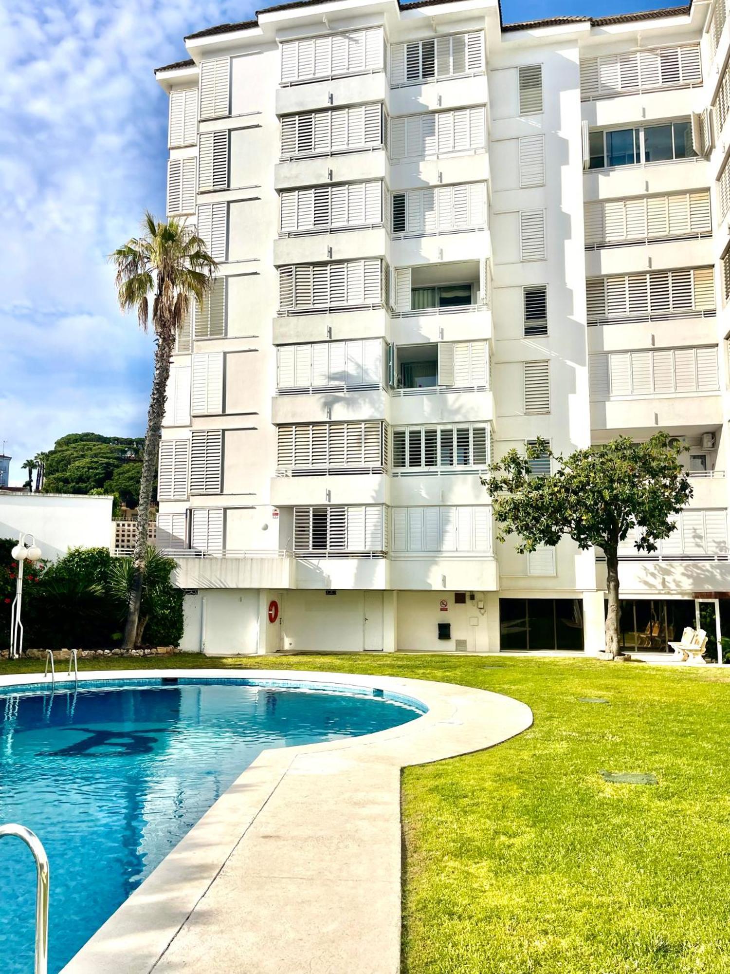 Seahomes Vacations, La Mer Bleue, Beach&Pool, Pk, Full Equipped In Fenals Beach 滨海略雷特 外观 照片